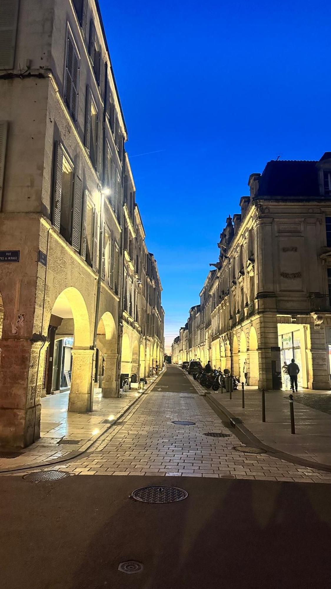 Hyper Centre A 80M Du Vieux Marche, T2 Calme Vue Sur Les Toits Rue Du Minage Lägenhet La Rochelle  Exteriör bild
